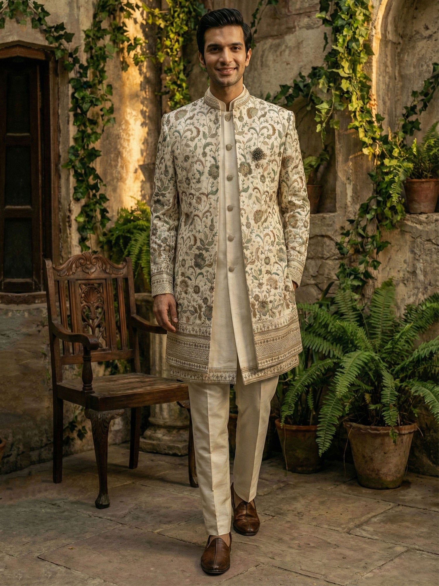 Cream Men's Indo Western With Thread Embellishment