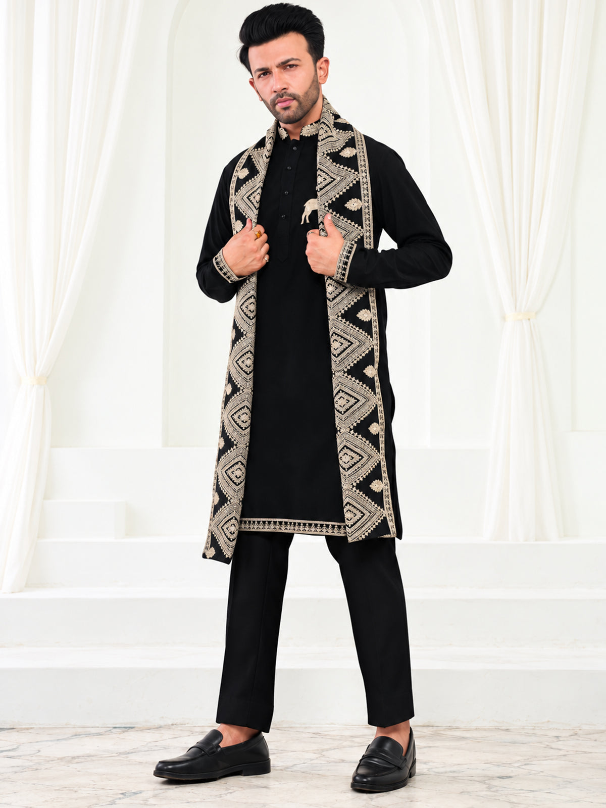 Black Ethnic Kurta with Patterned Stole