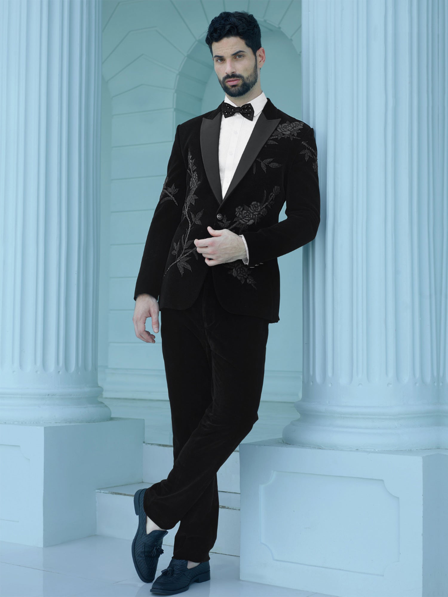 Black Mens Wear Tuxedo Suit In Rose Pattern Embellishment
