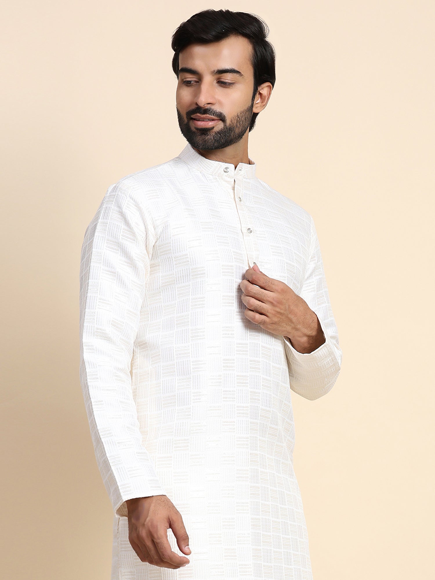 White Kurta Pyjama Set In Thread Work