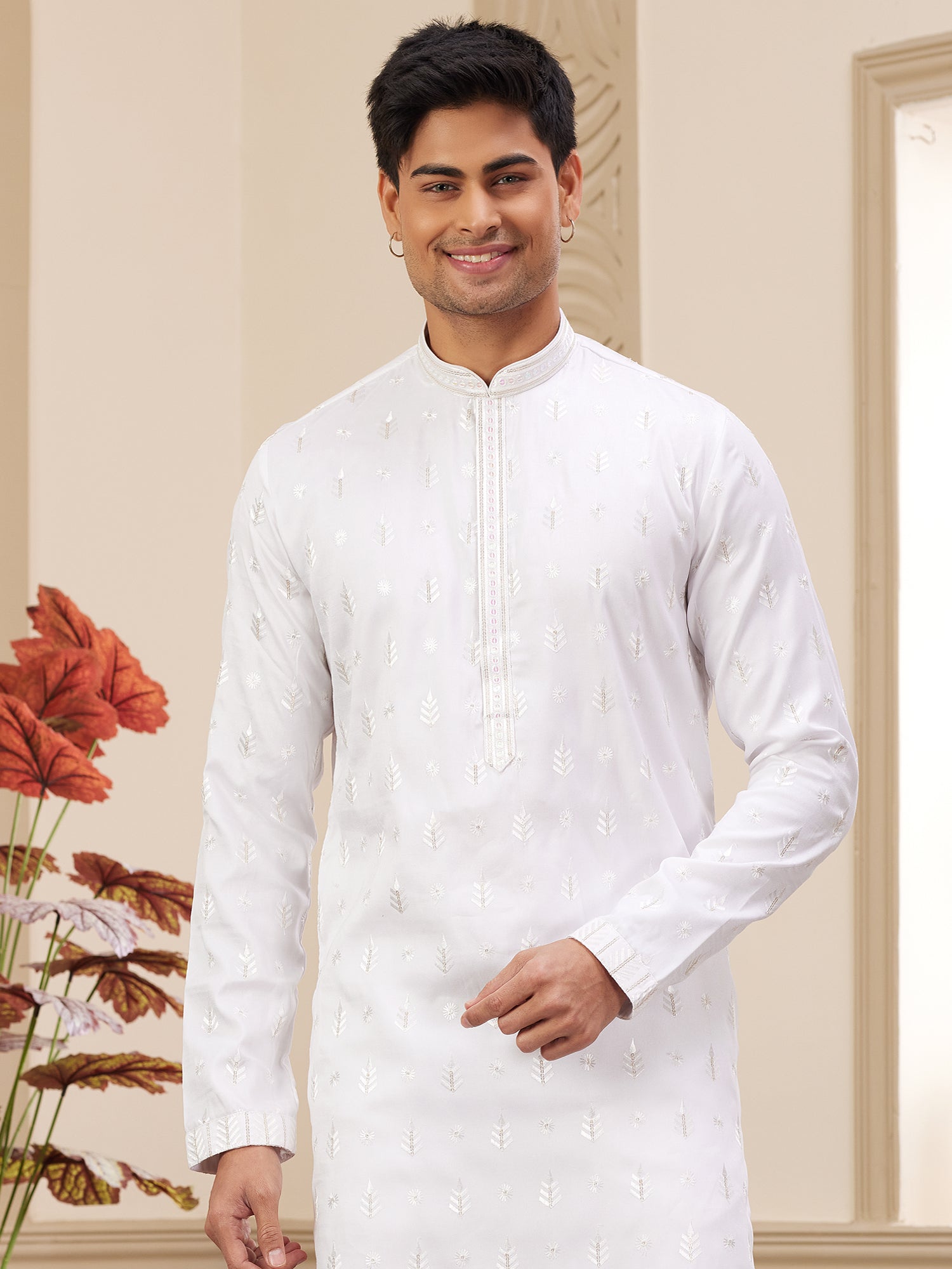 White Festive Kurta Set With Thread Embellishments