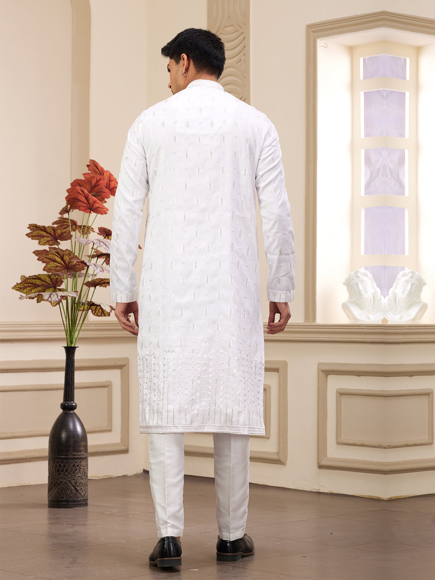 White Festive Kurta Set With Thread Embellishments