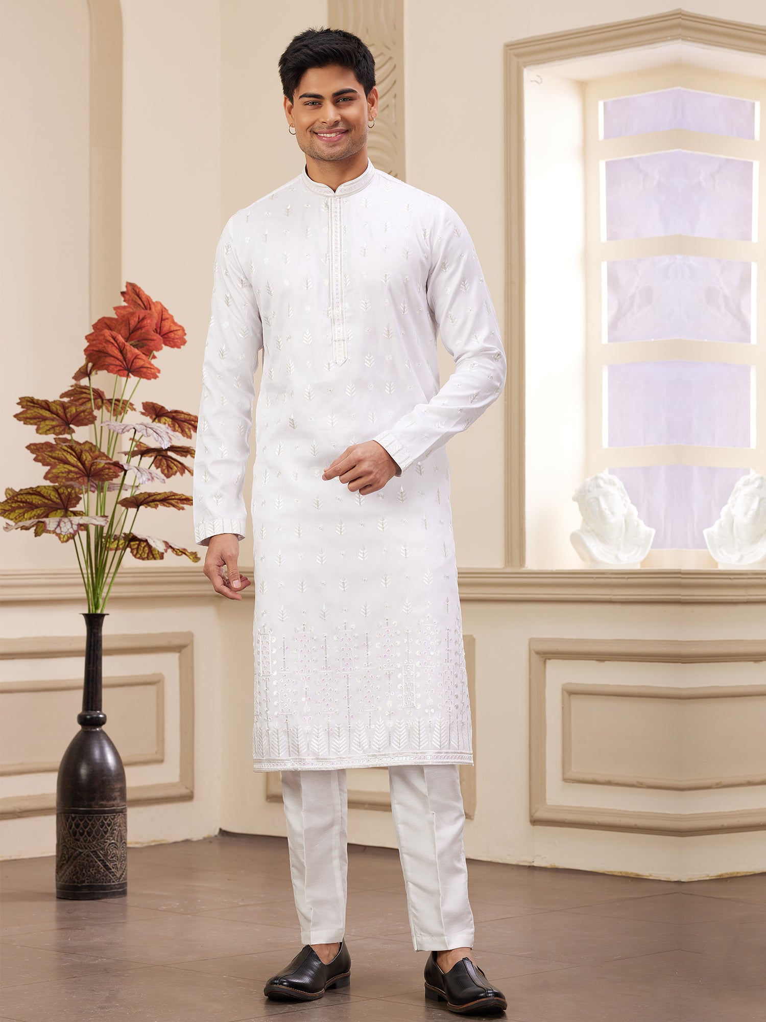 White Festive Kurta Set With Thread Embellishments