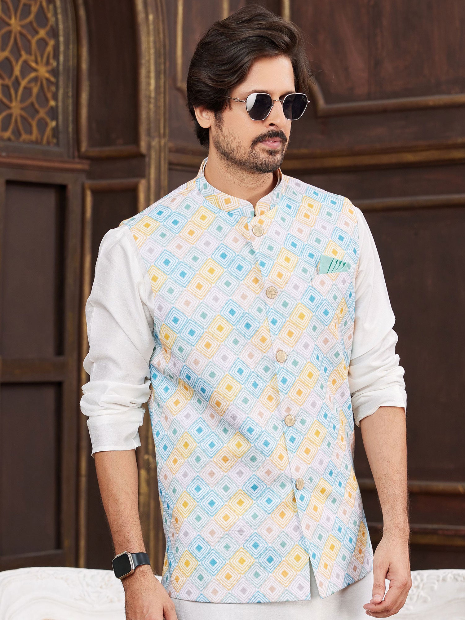 Off White Festive Kurta Set In Digital Print