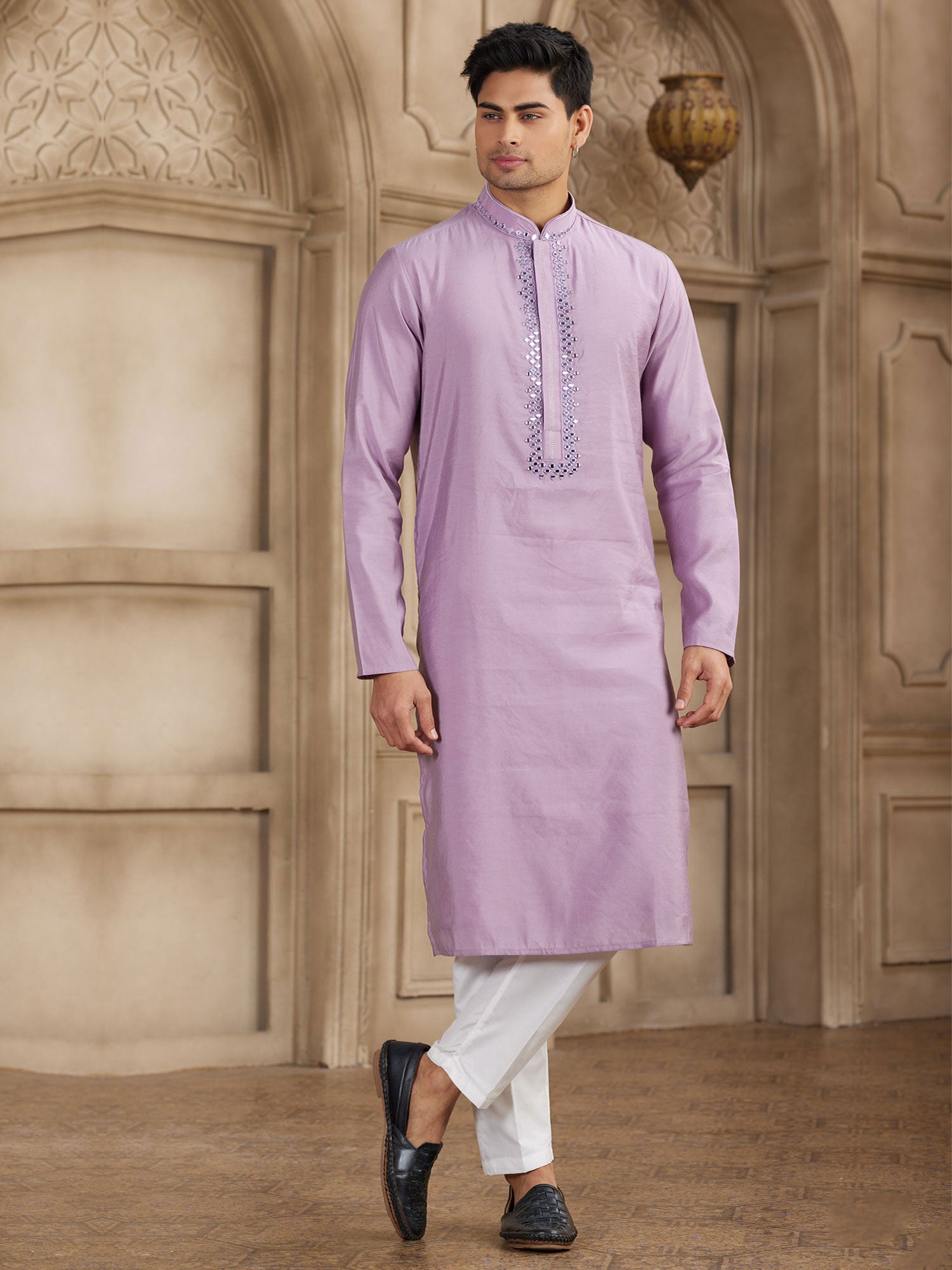 Lilac Men's Kurta Set In Mirror Embellishments
