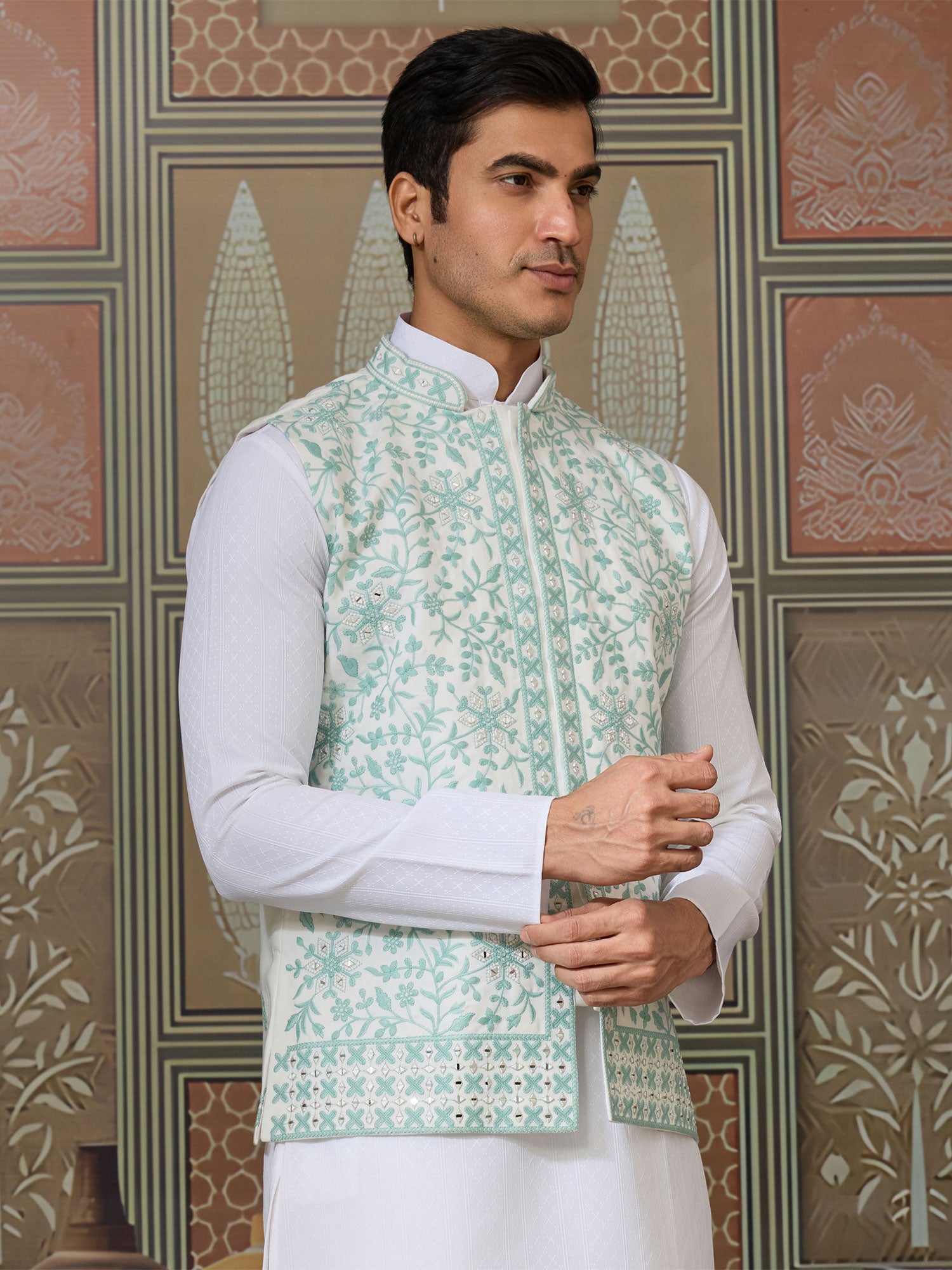 White Menswear Festive Kurta Pyjama In Thread Work