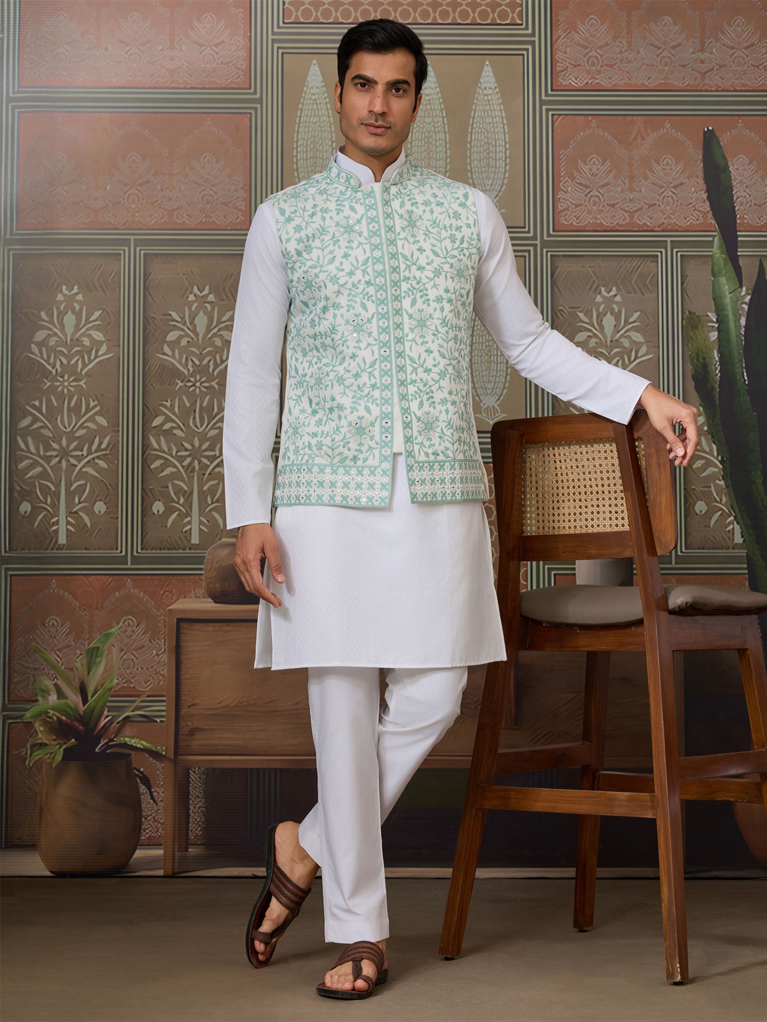 White Menswear Festive Kurta Pyjama In Thread Work