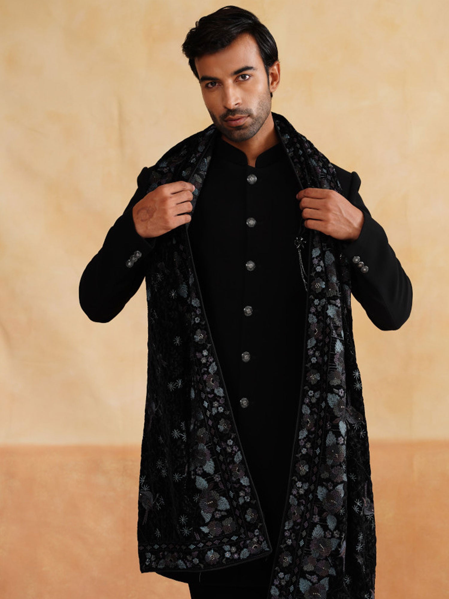 Black Men's Indowestern Set In Cotton With Stole