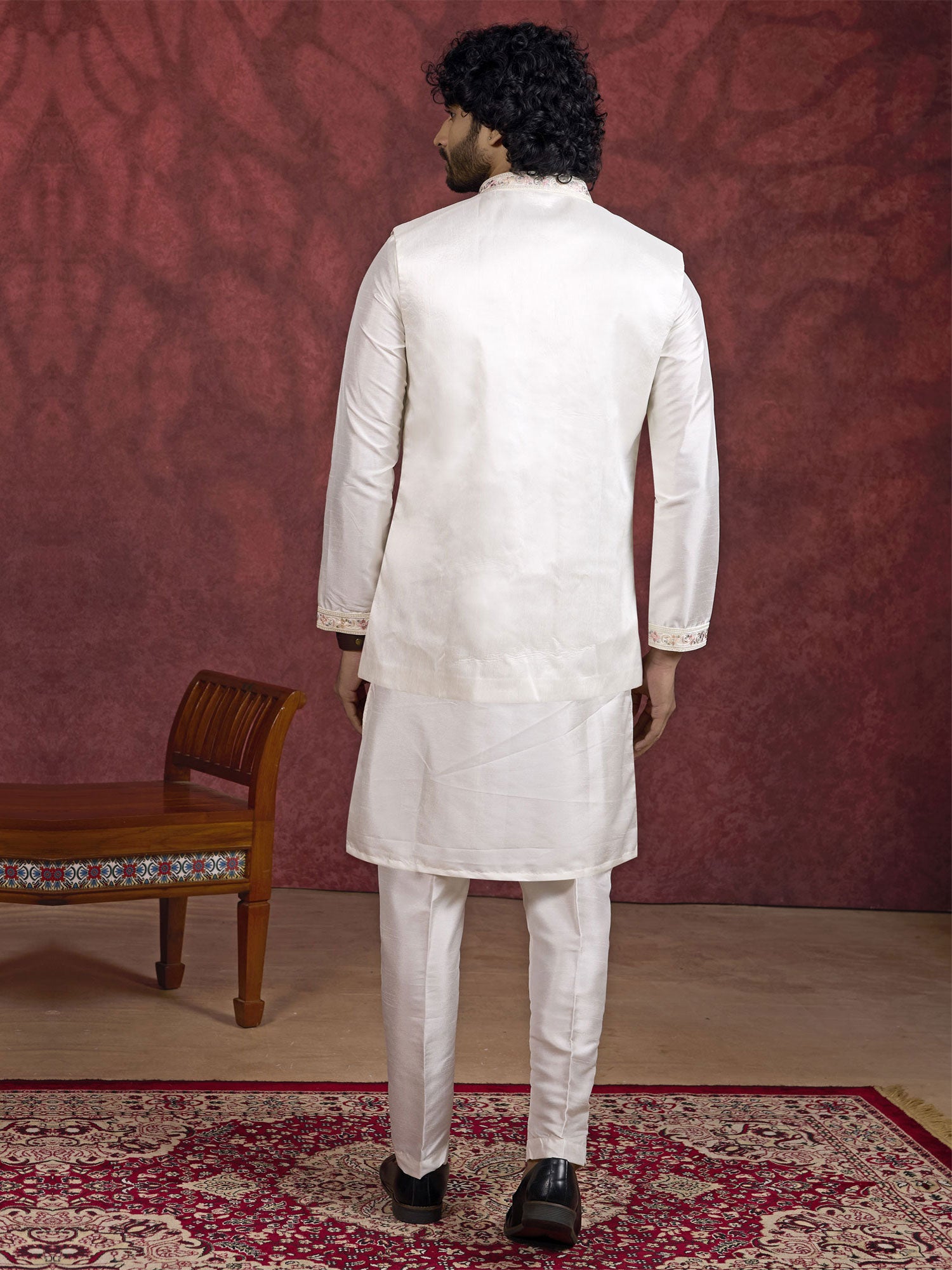 Off White Thread Embellished Festive Kurta Pyjama