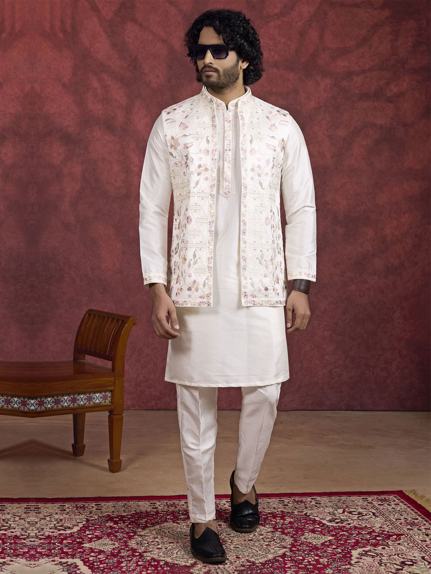 Off White Thread Embellished Festive Kurta Pyjama