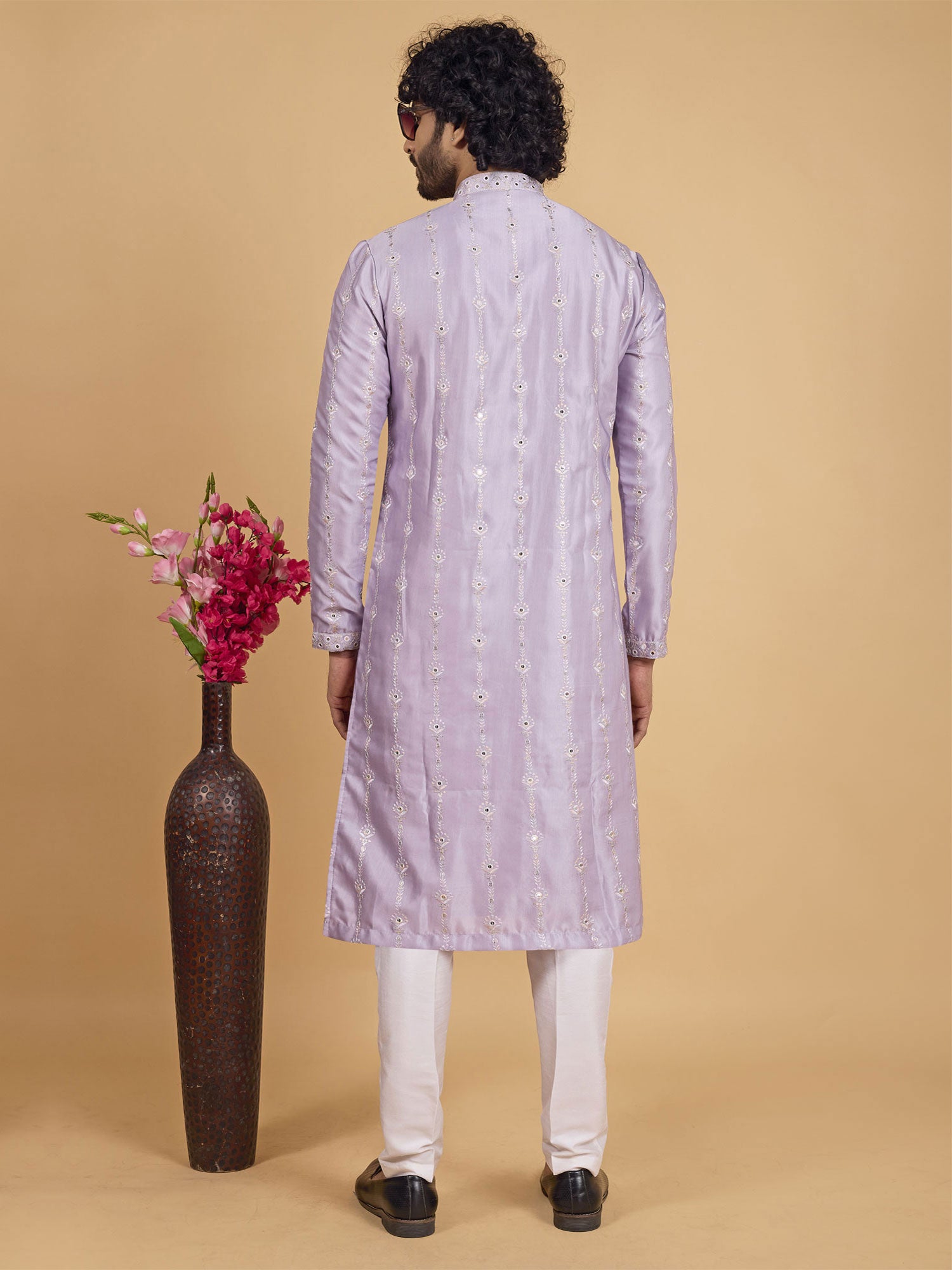 Lilac Men's Kurta Pyjama In Sequins Embellishment