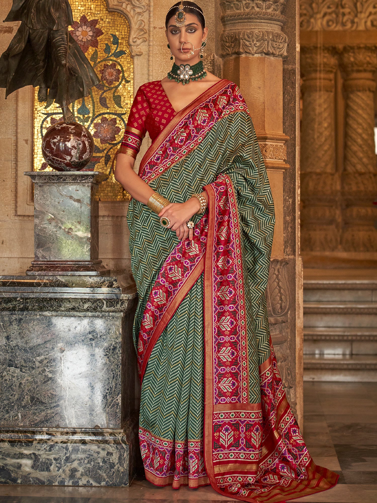 Green Traditional Saree In Art Silk With Blouse