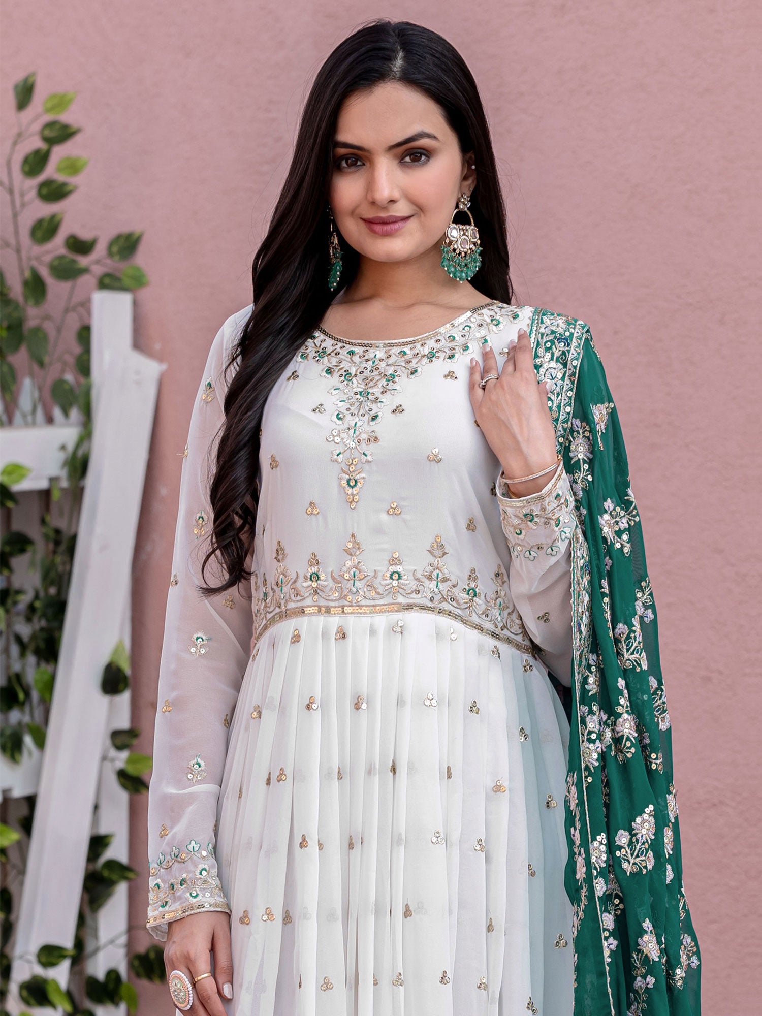 White Pakistani Style Salwar Kameez In Georgette
