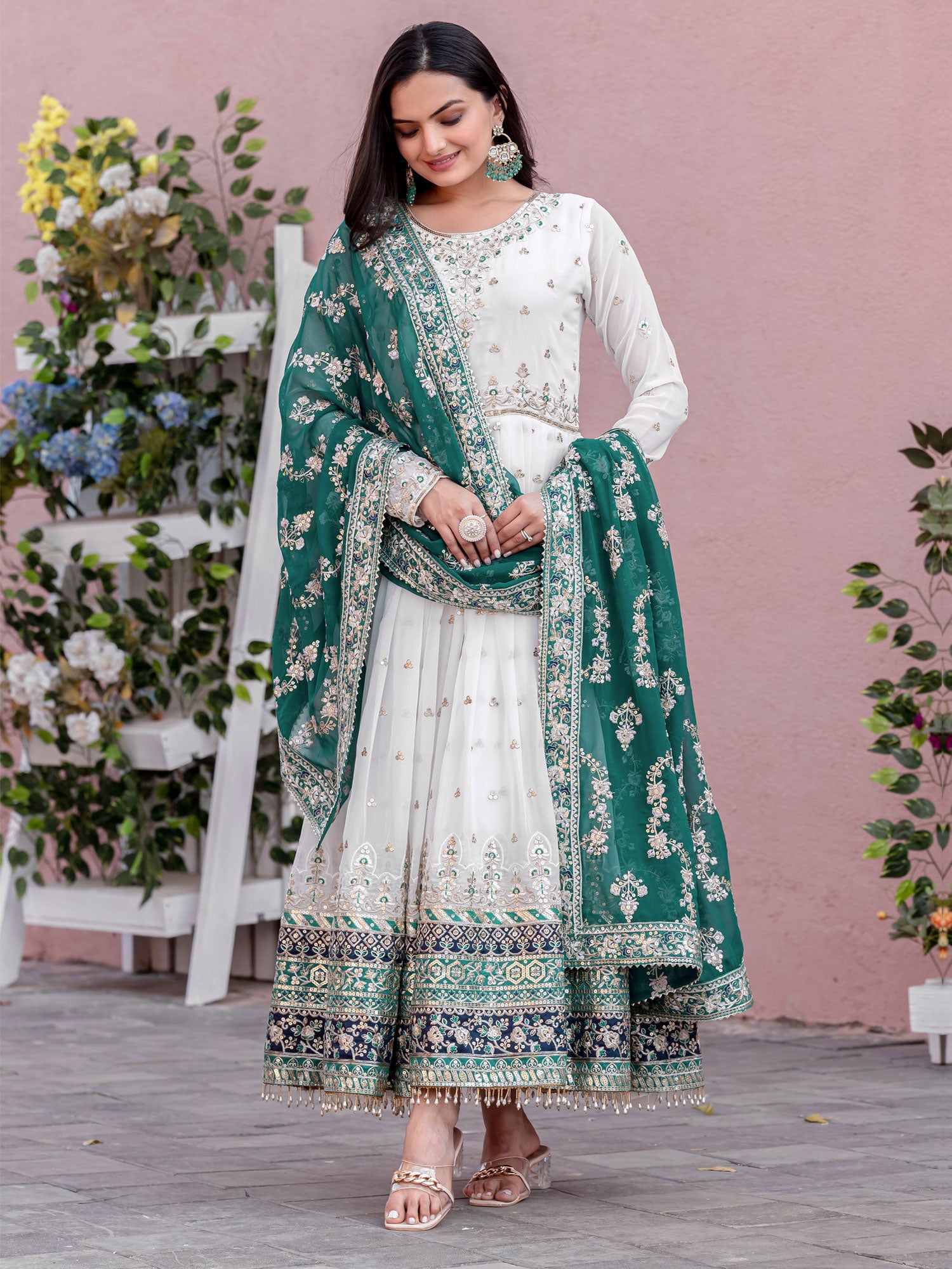 White Pakistani Style Salwar Kameez In Georgette