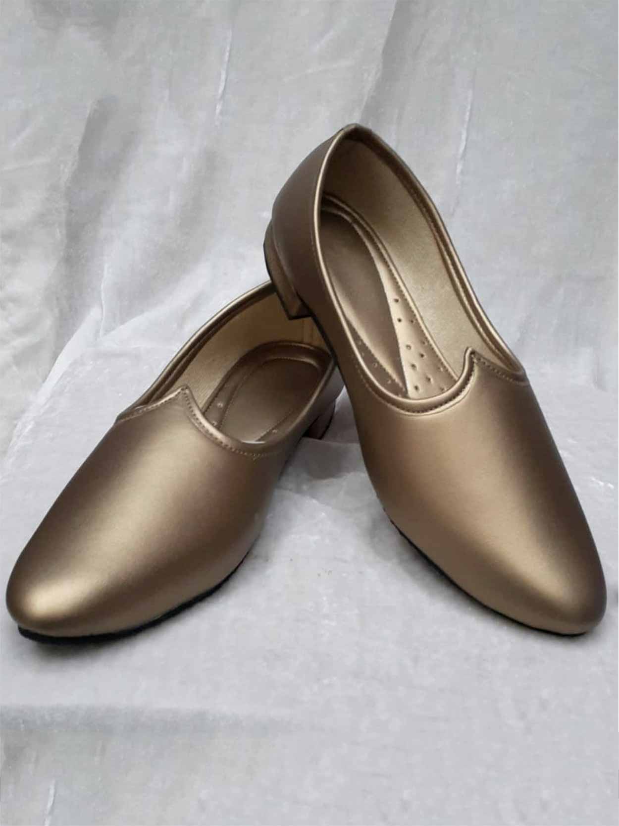 Antique Golden Colour Leather Mojari For Groom.