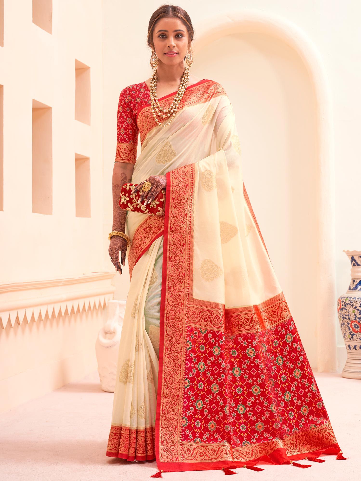 Buy the amazing Beige Cream south silk saree online on Karagiri | SALE